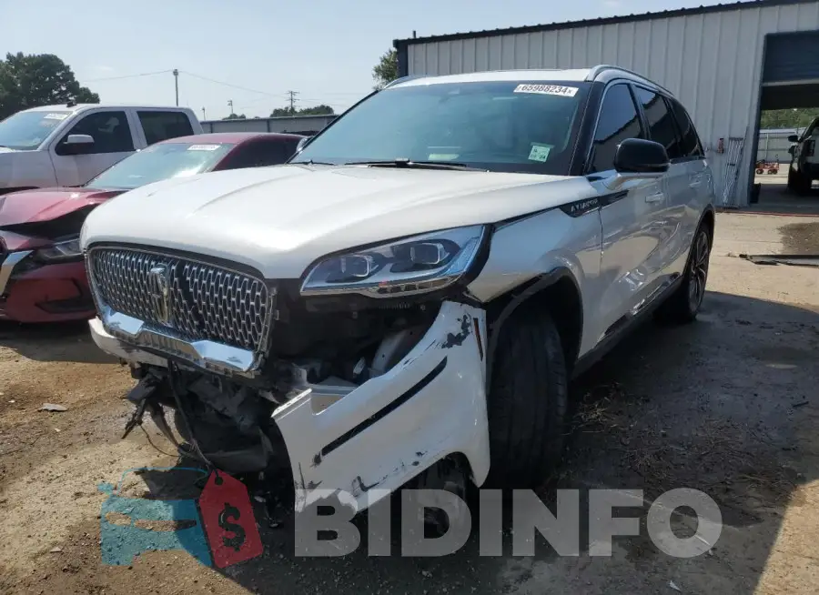 5LM5J7XC4LGL36718 Photo# 1