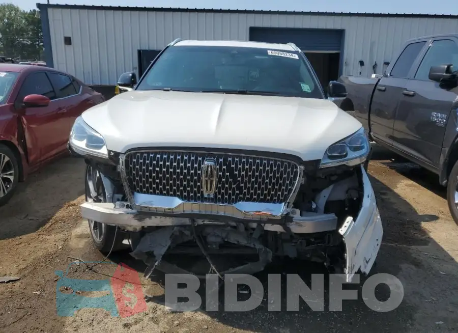 5LM5J7XC4LGL36718 Photo# 5