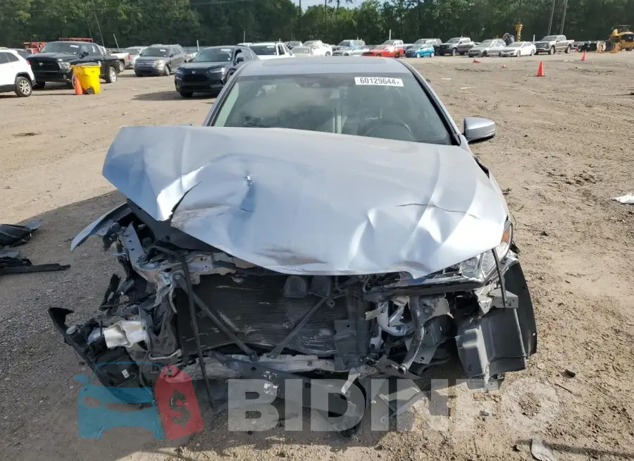 19UUB2F52GA001358 Photo# 5
