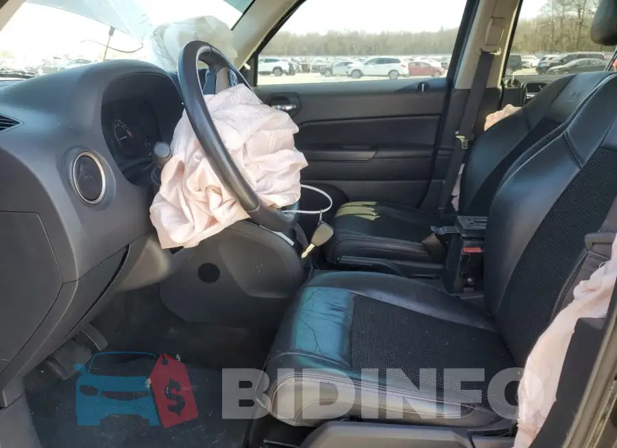 1C4NJPBB4HD171204 Photo# 7