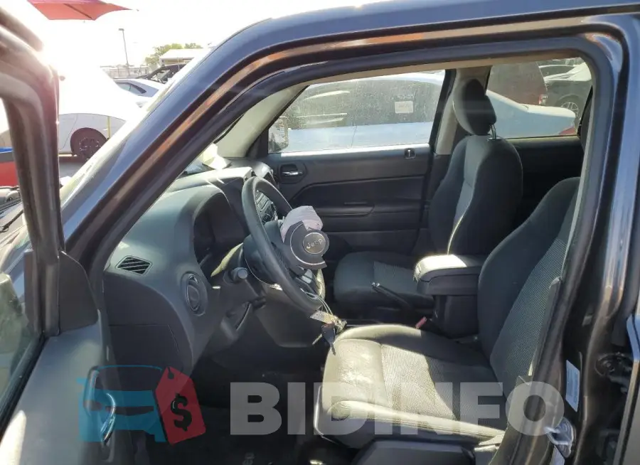 1C4NJPBB9GD703125 Photo# 7
