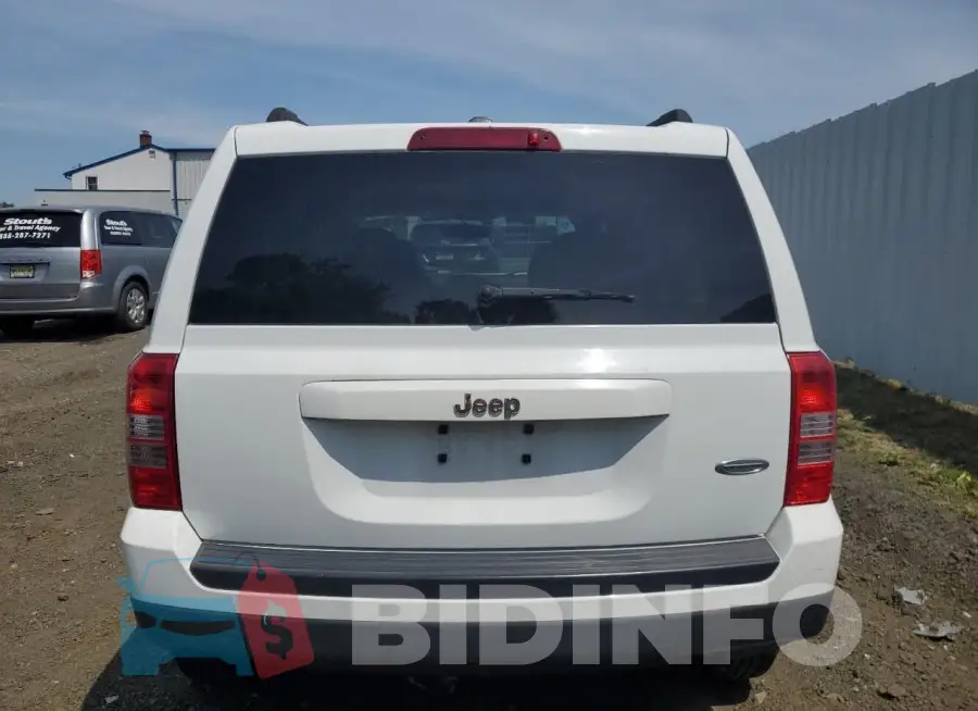 1C4NJPFB3GD678104 Photo# 6