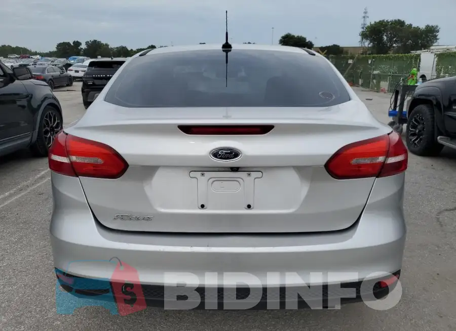 1FADP3E23GL335504 Photo# 6