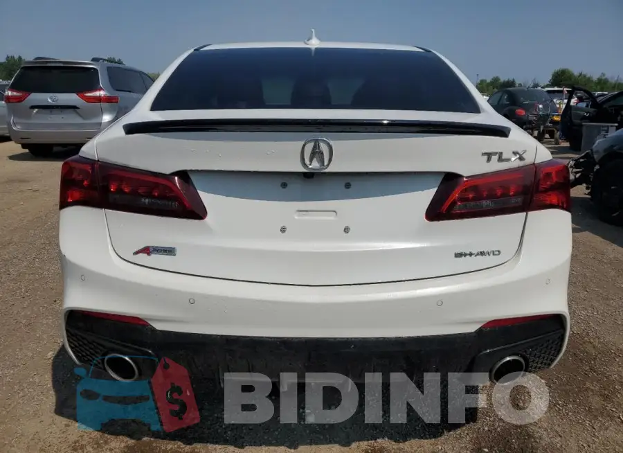 19UUB3F85KA801130 Photo# 6