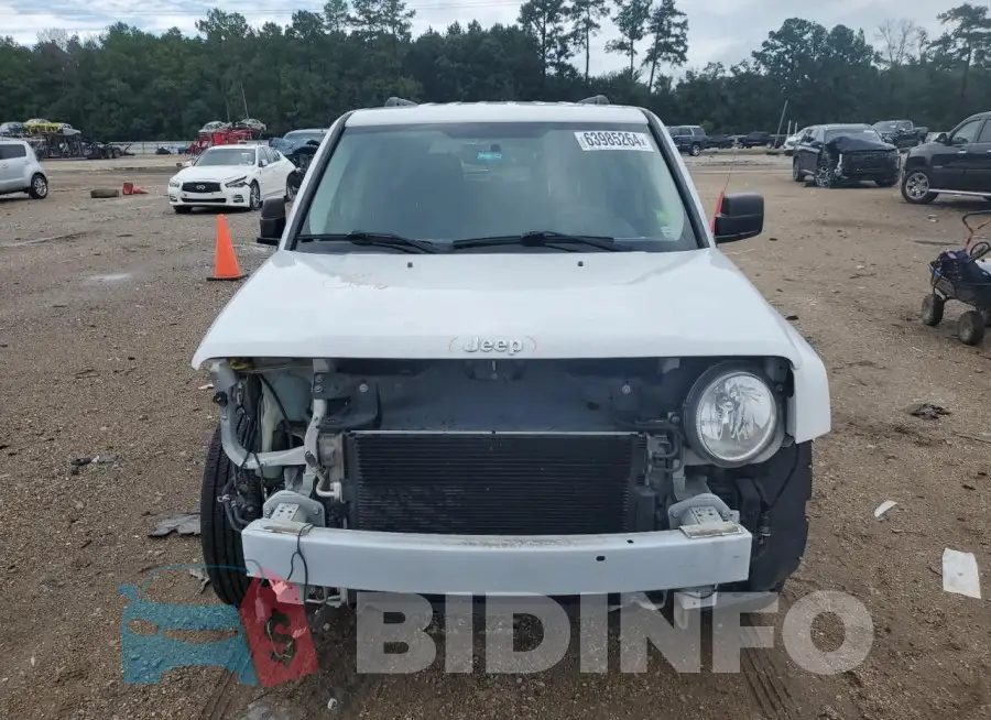 1C4NJPBB2HD120431 Photo# 5