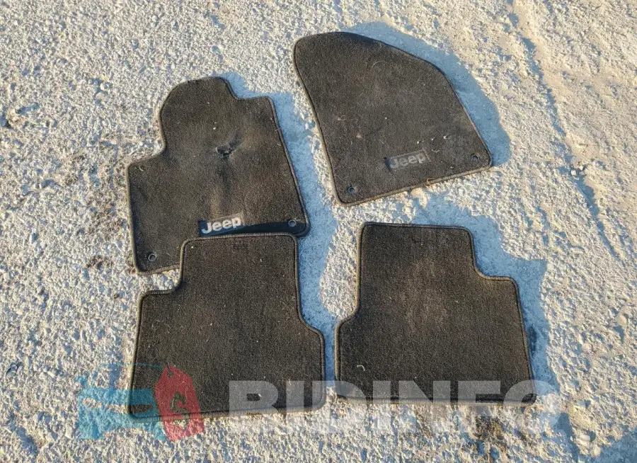 1C4PJMCS8FW665556 Photo# 12