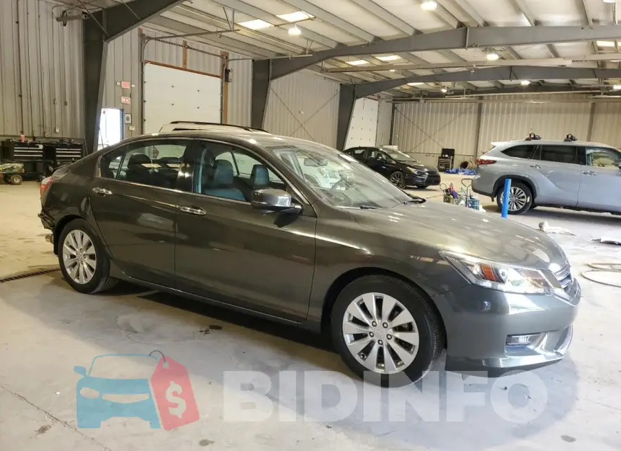 1HGCR2F80FA117934 Photo# 4