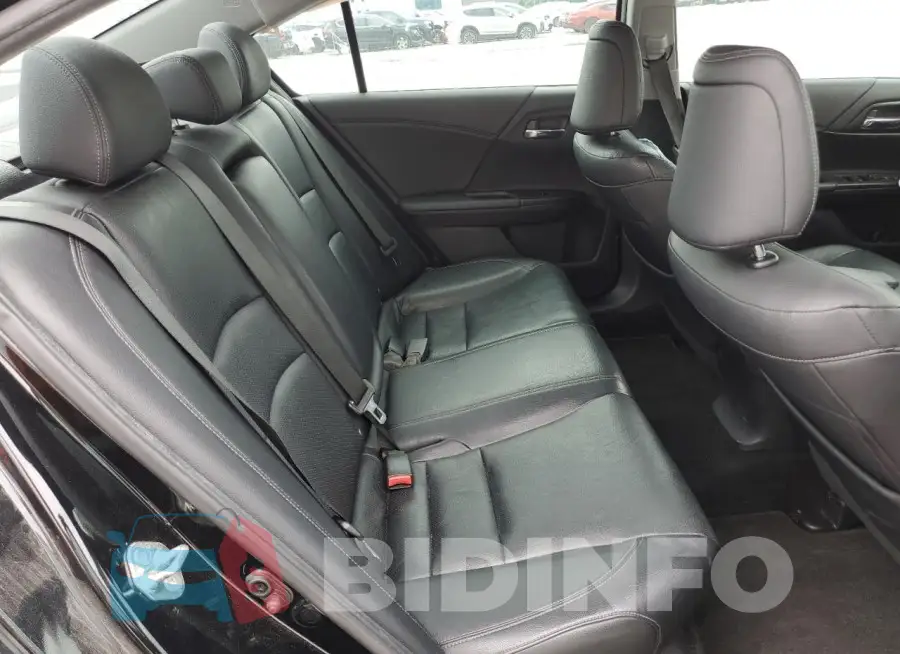 1HGCR2F83FA168120 Photo# 10