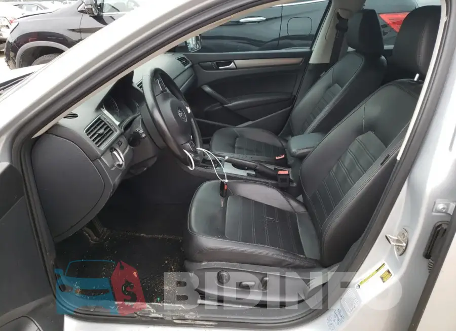 1VWBS7A37FC058762 Photo# 7