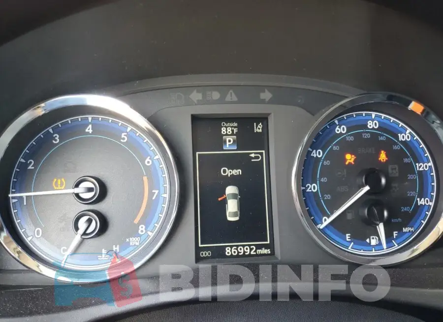 5YFBURHE9HP692018 Photo# 9