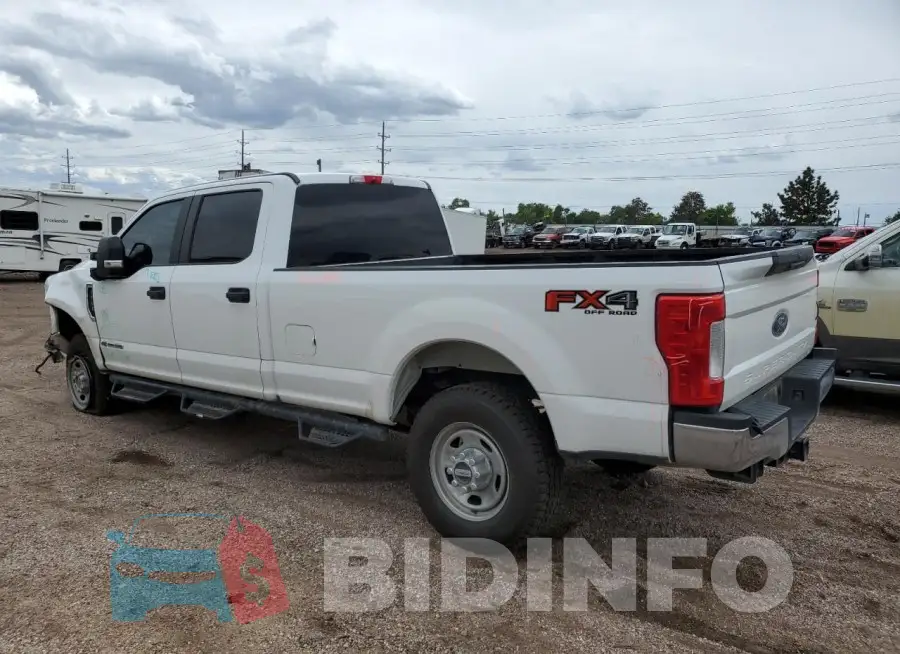 1FT8W3BT2JEB42493 Photo# 2