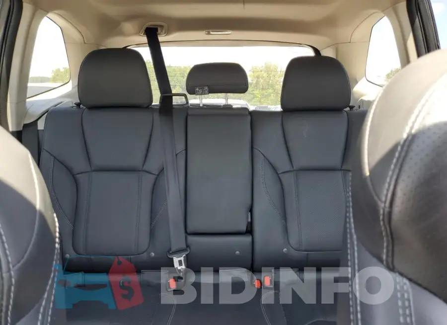 JF2SKAUC2KH556202 Photo# 10