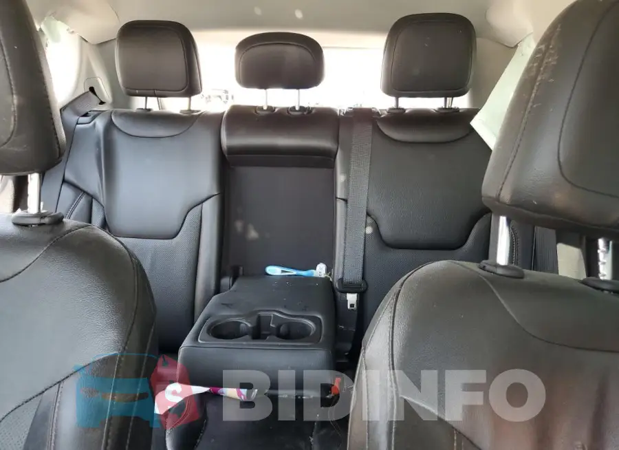 3C4NJDCB3LT157021 Photo# 10