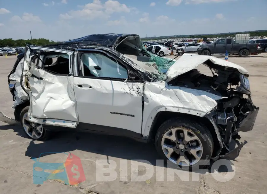 3C4NJDCB3LT157021 Photo# 4