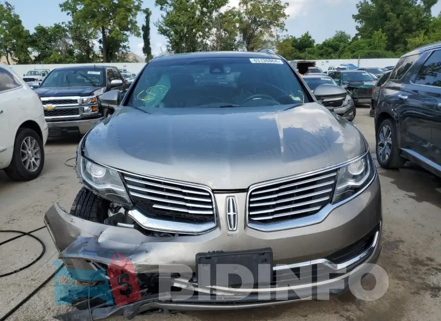 2LMTJ8LR9GBL39271 Photo# 5
