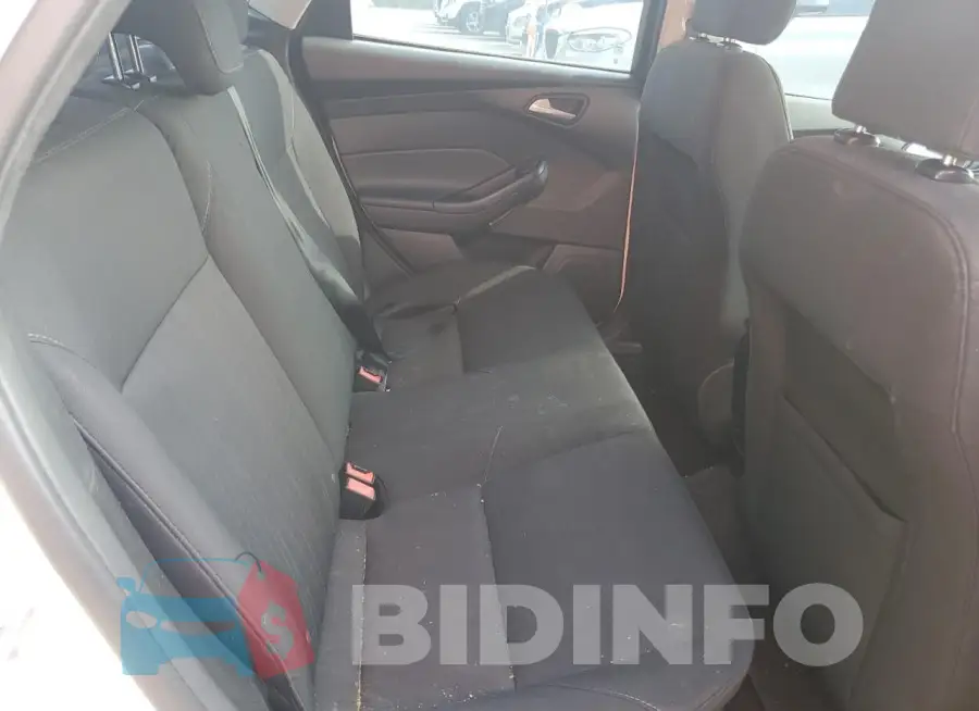 1FADP3F20GL385372 Photo# 10