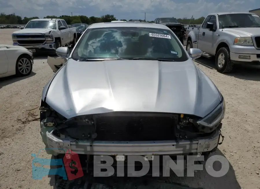 3FA6P0RUXKR272947 Photo# 5
