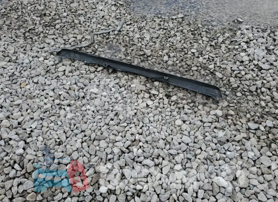 JA4AD3A30JZ048625 Photo# 13