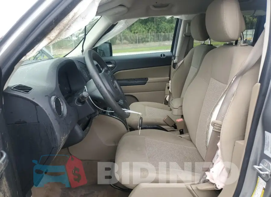 1C4NJPBB9GD507332 Photo# 7