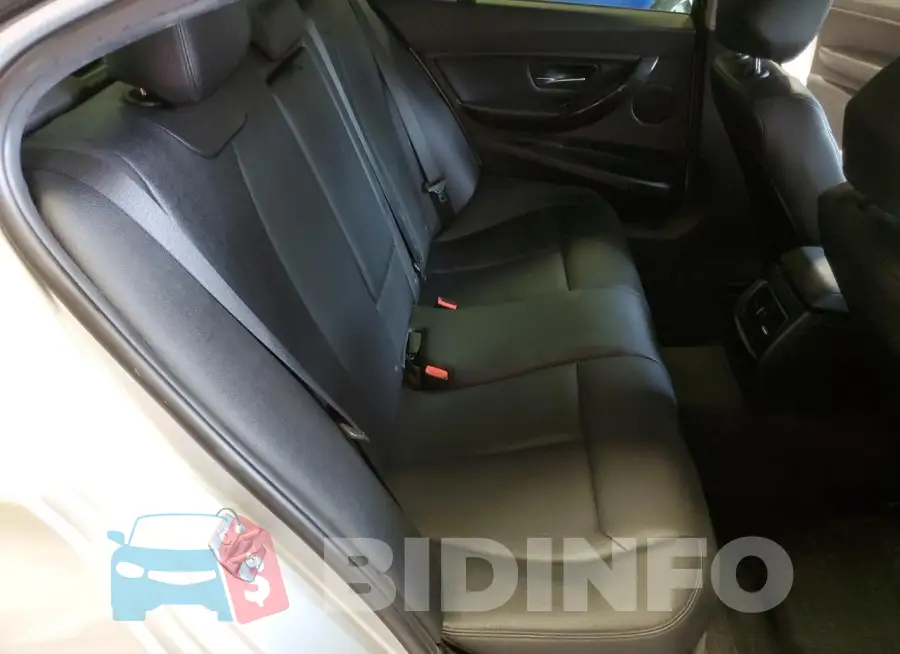 WBA8E1G50GNU12361 Photo# 10