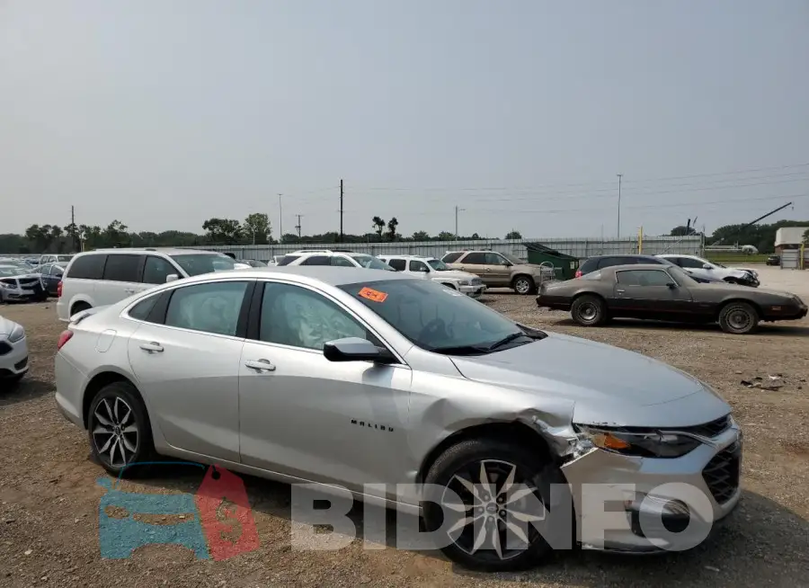 1G1ZG5ST8LF056821 Photo# 4