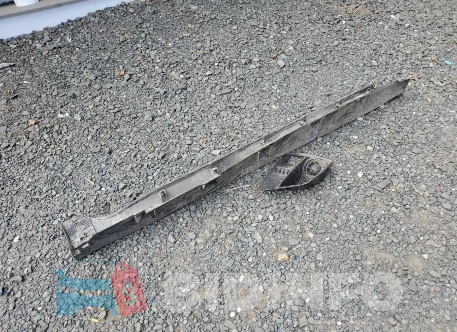 JF1VA1A6XF9801931 Photo# 12