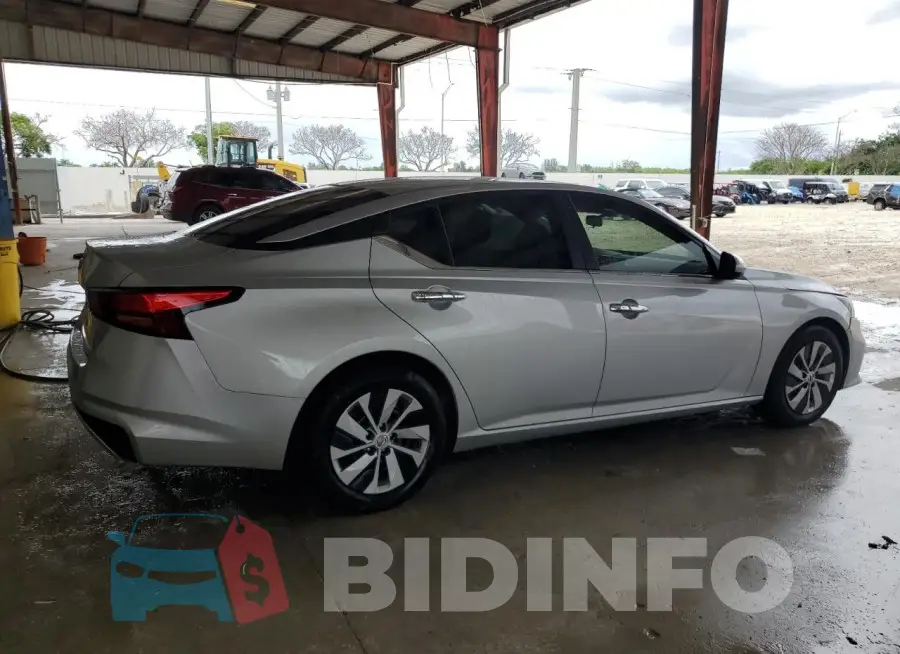 1N4BL4BV2NN331453 Photo# 3