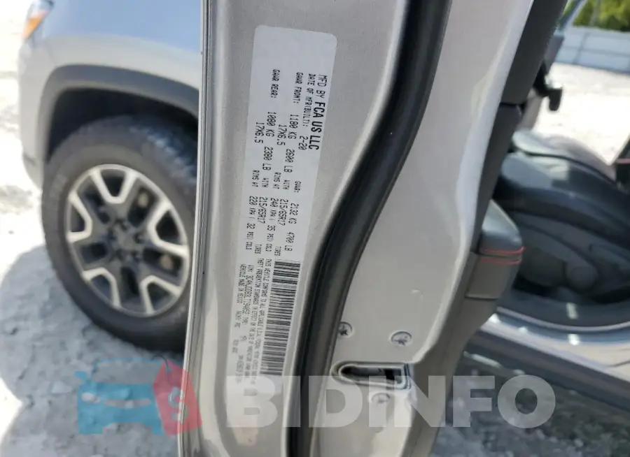 3C4NJDDB3LT194052 Photo# 12