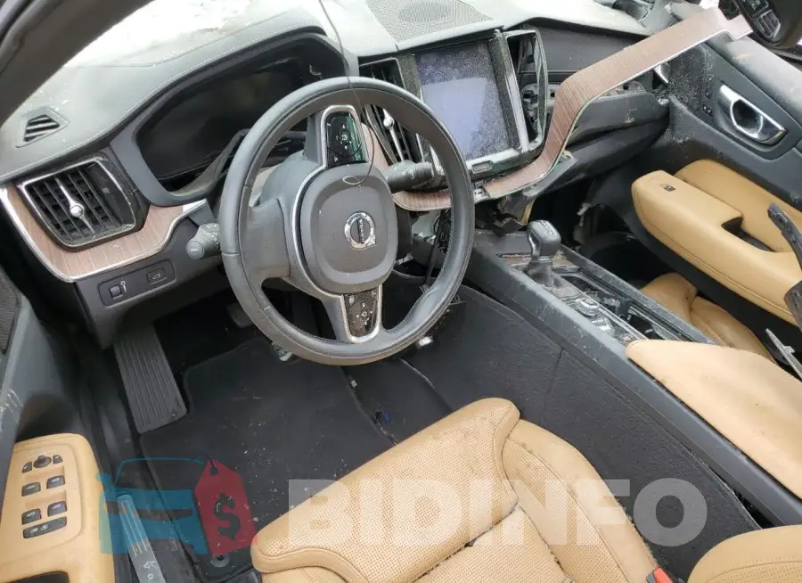 LYV102RL2KB326188 Photo# 8