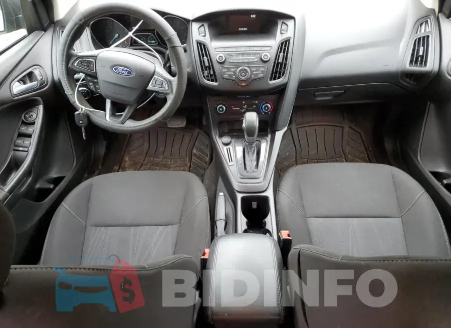 1FADP3F22JL261949 Photo# 8