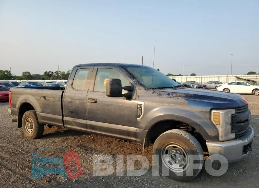 1FT7X2A61JEB10603 Photo# 4