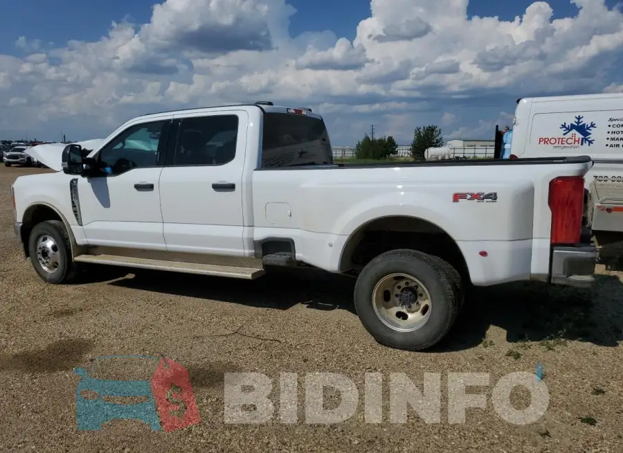 1FT8W3DN2PEC47476 Photo# 2