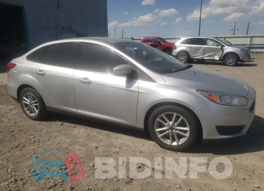 1FADP3F24JL272676 Photo# 4
