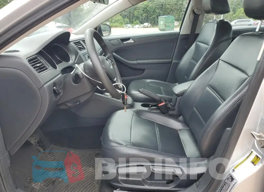 3VW267AJ7GM252937 Photo# 7