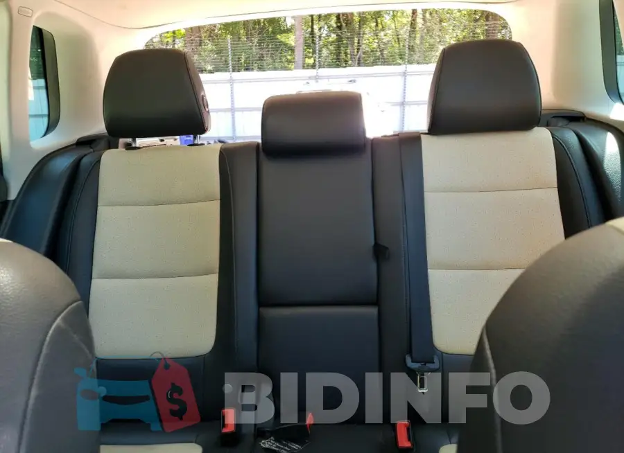 WVGRV7AX6HW508491 Photo# 10