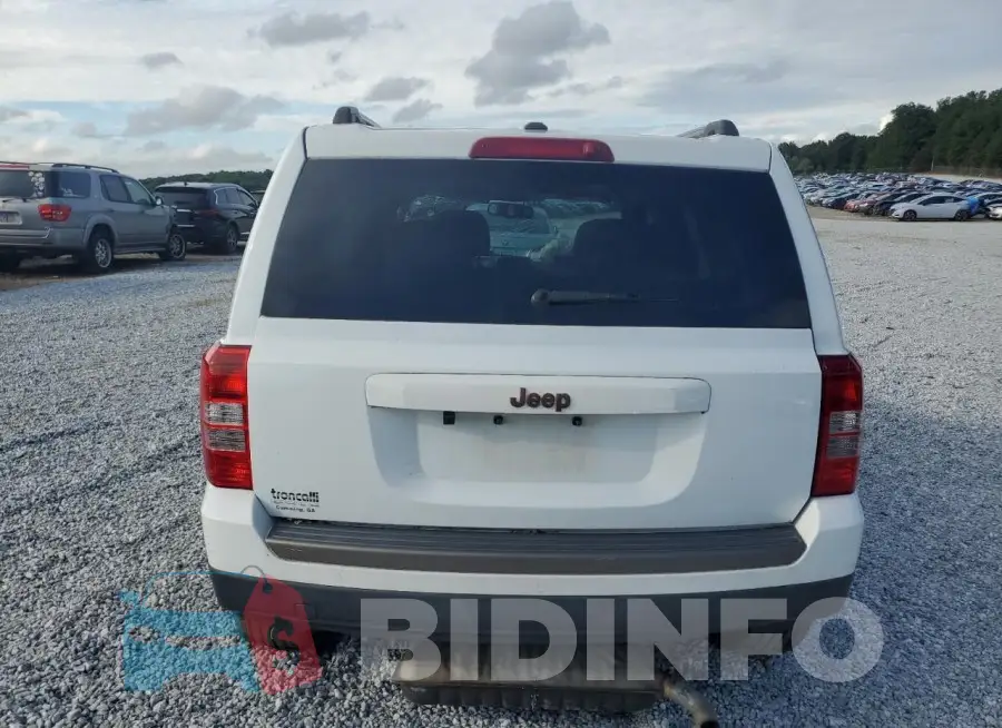 1C4NJPBB7HD136916 Photo# 6