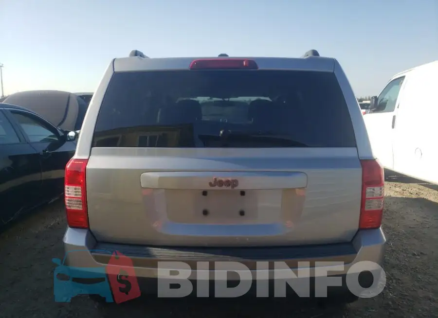 1C4NJPBB4GD699128 Photo# 6