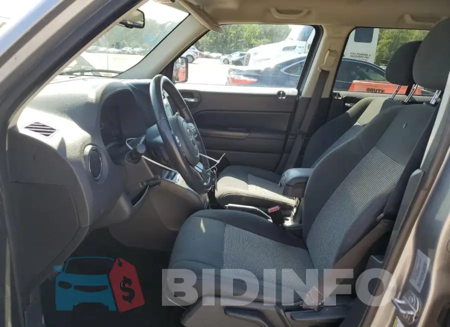 1C4NJRFB4HD174500 Photo# 7