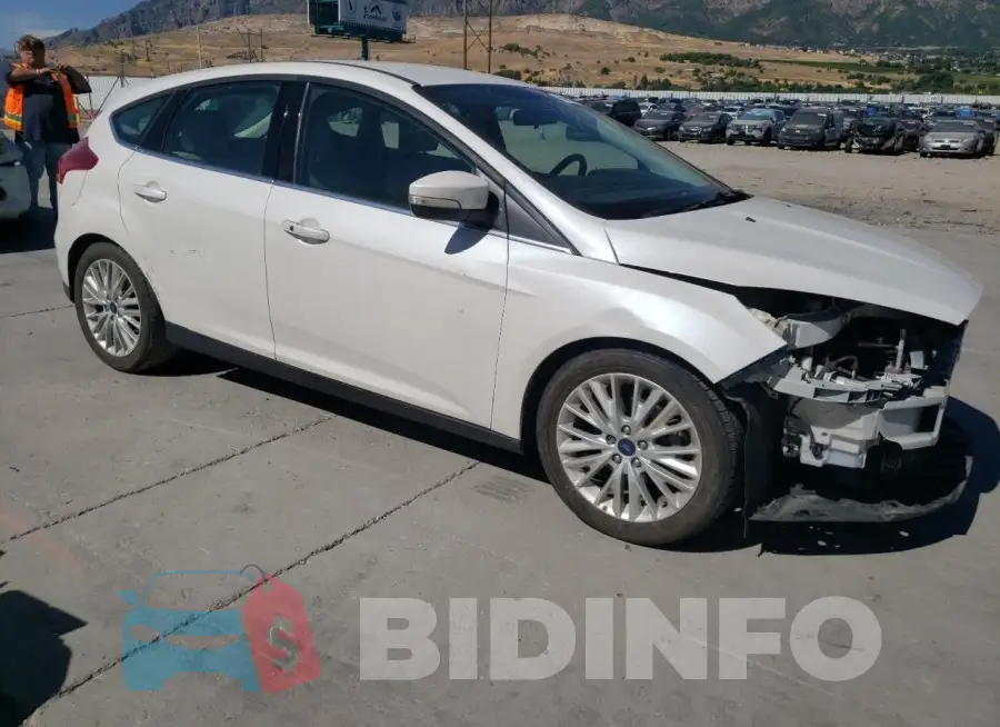 1FADP3N29GL295316 Photo# 4