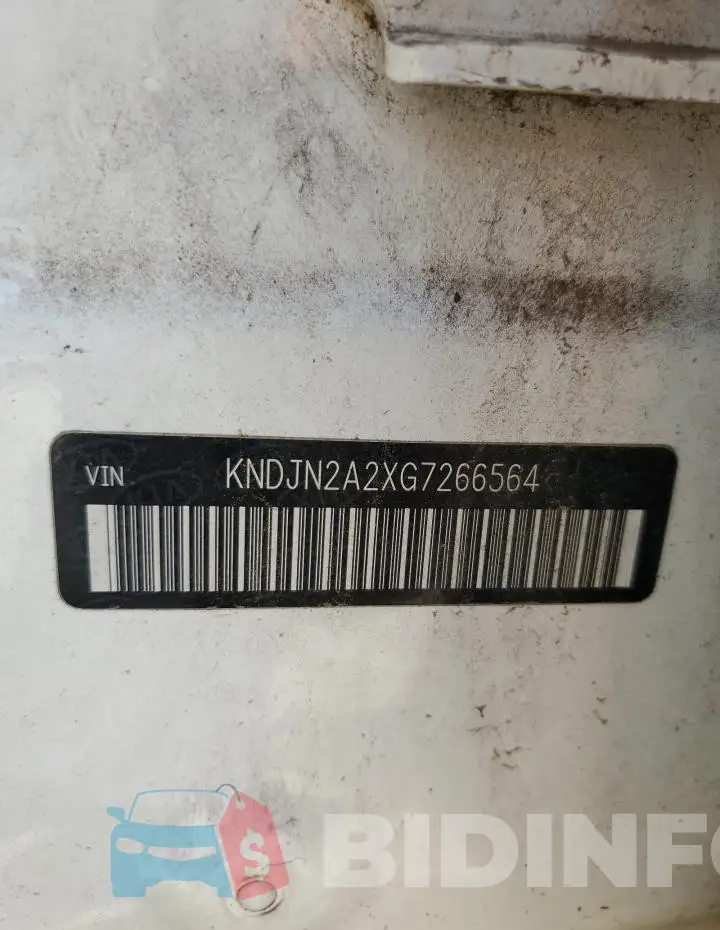 KNDJN2A2XG7266564 Photo# 14