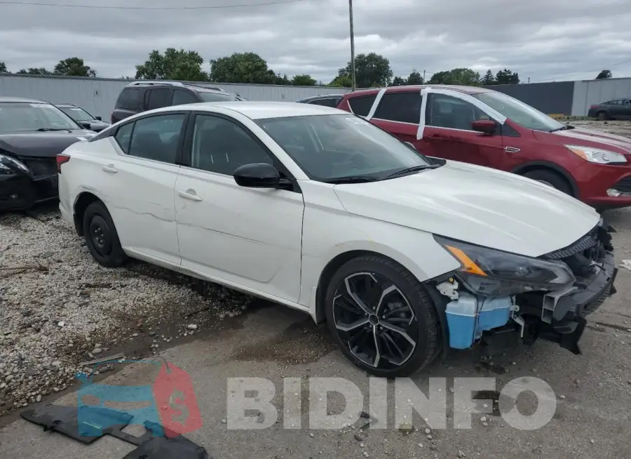 1N4BL4CV2PN301094 Photo# 4