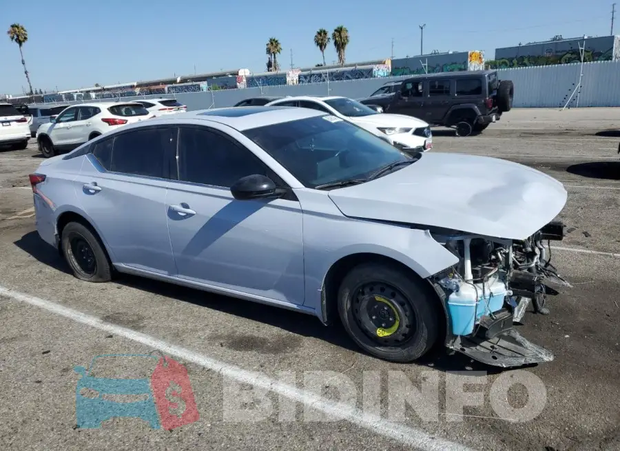 1N4BL4CV6PN415521 Photo# 4