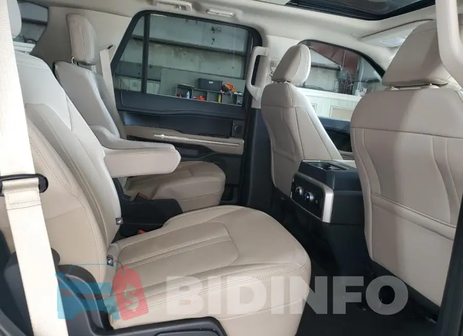 1FMJU2A80REA49848 Photo# 11