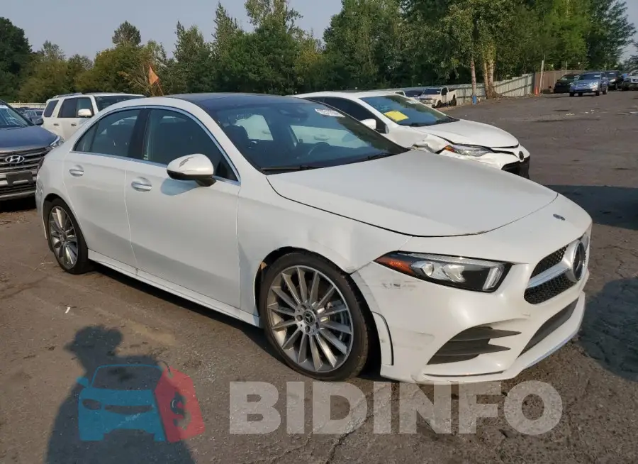 W1K3G4FB2LJ235576 Photo# 4
