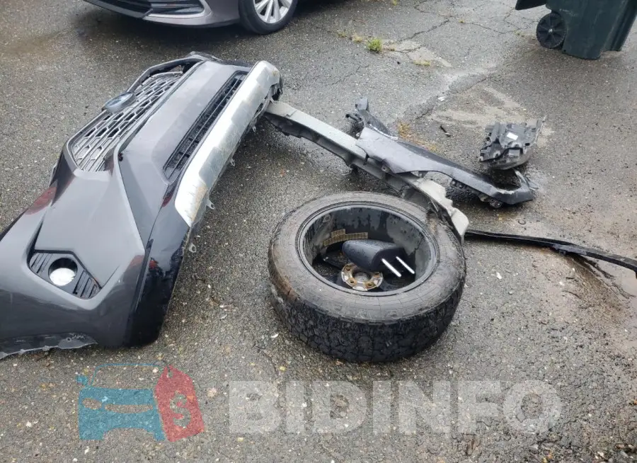 2T3EWRFV6KW017413 Photo# 12