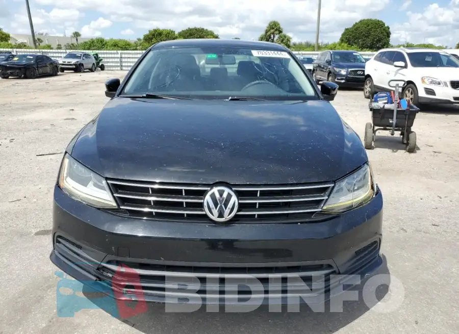 3VW2B7AJ2JM235076 Photo# 5