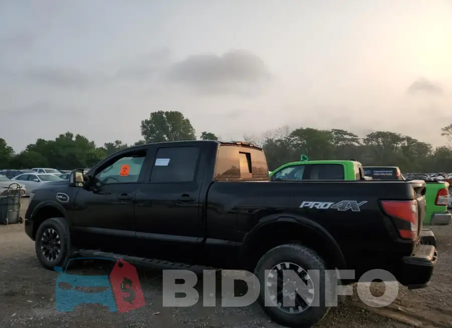 1N6AA1FBXMN518350 Photo# 2