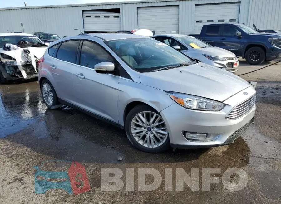 1FADP3N21GL302677 Photo# 4