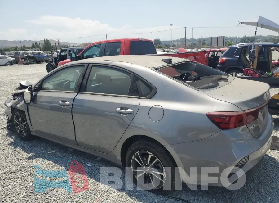 3KPF24AD8RE772554 Photo# 2
