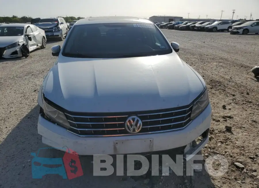 1VWLA7A33KC005686 Photo# 5